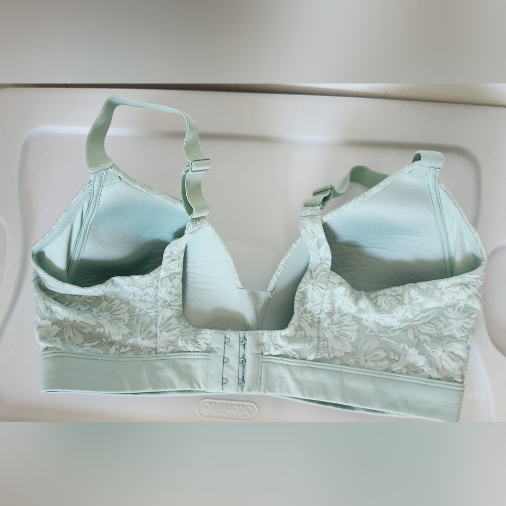 Auden lightly lined wire free bra - Picture 3 of 7